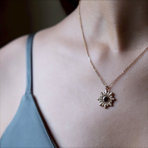 瓦爾特黑鑽雛菊項鏈