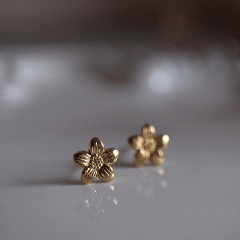 鈦鋼細緻小櫻花耳環