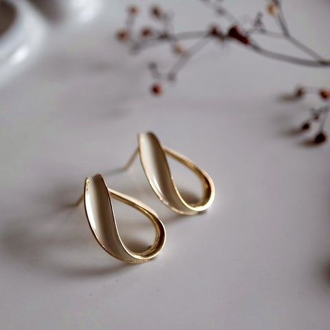 氣質白緞帶水滴耳環