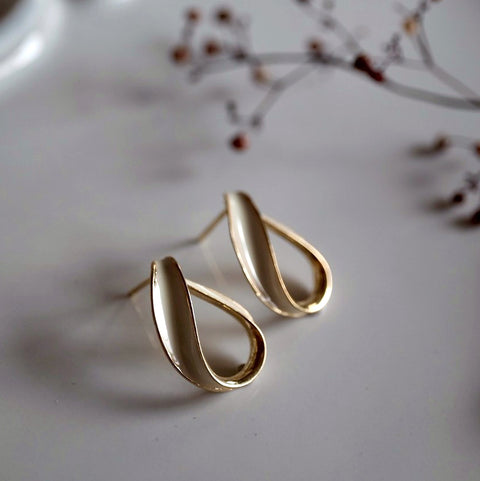 氣質白緞帶水滴耳環