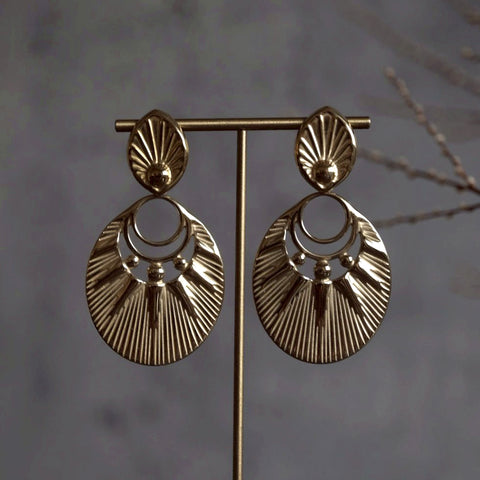 琳恩 • 日出山林