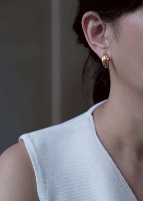 鈦鋼俐落貝殼耳環