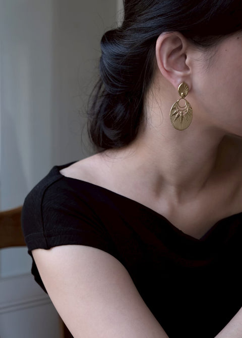 琳恩 • 日出山林