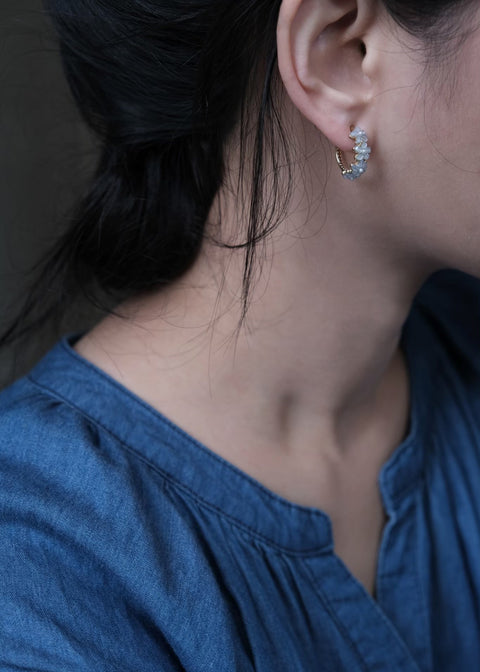 藍色珍珠小花弧形耳環