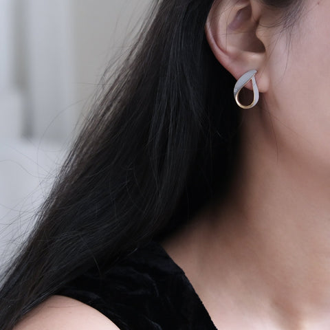 霧藍緞帶水滴耳環