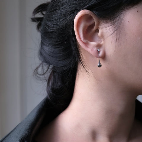 精緻小鑽銀色水滴耳環