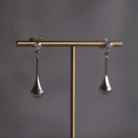 精緻小鑽銀色水滴耳環