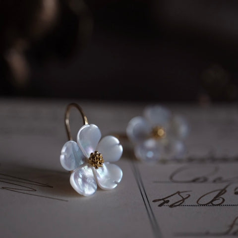 天然貝殼花花耳環