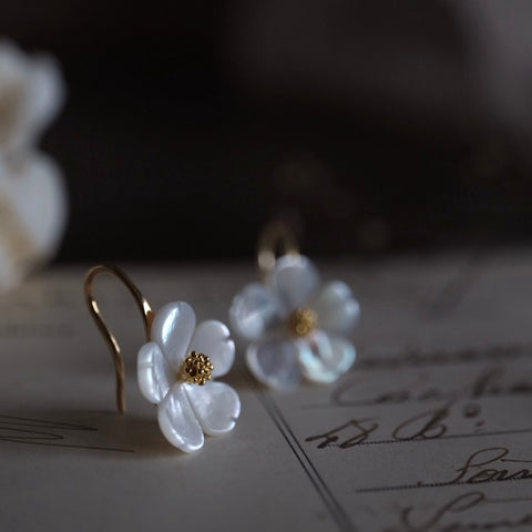 天然貝殼花花耳環