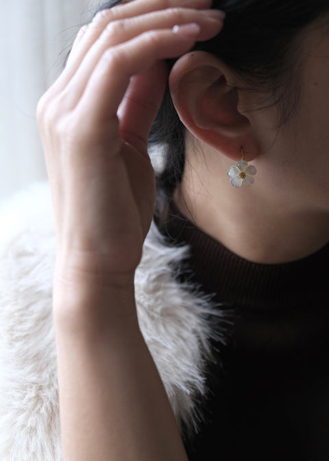 天然貝殼花花耳環