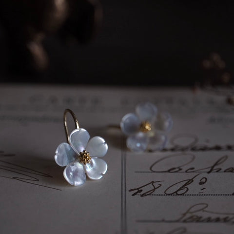 天然貝殼花花耳環