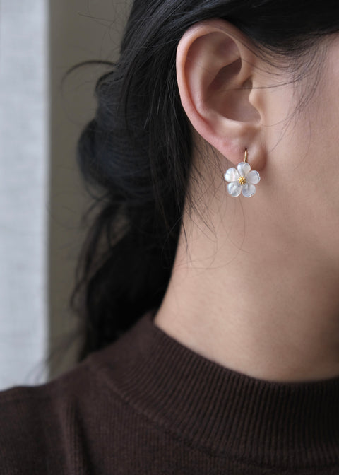 天然貝殼花花耳環