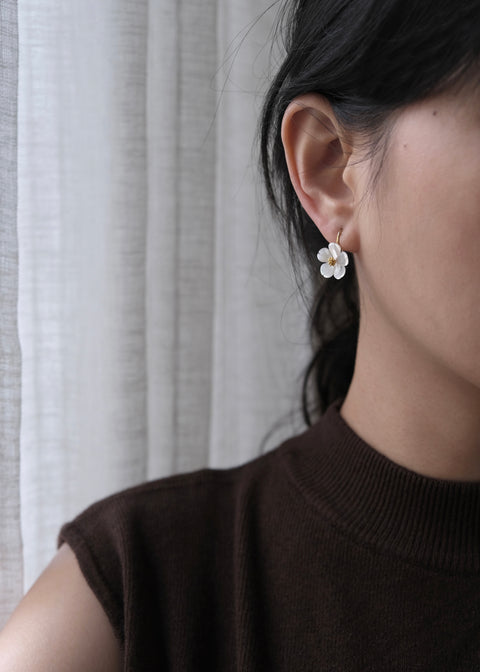 天然貝殼花花耳環