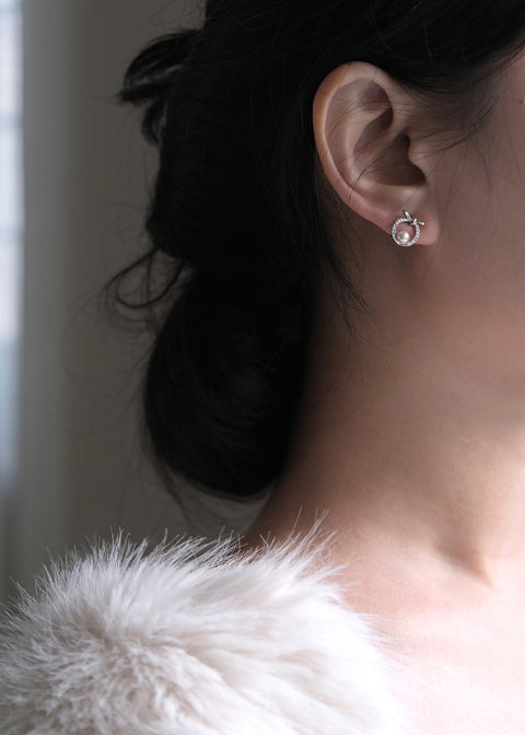 銀色珍珠小鑽紐結耳環