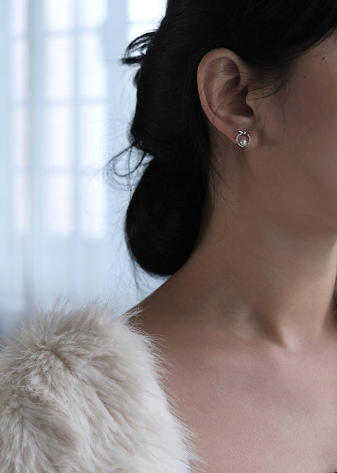 銀色珍珠小鑽紐結耳環