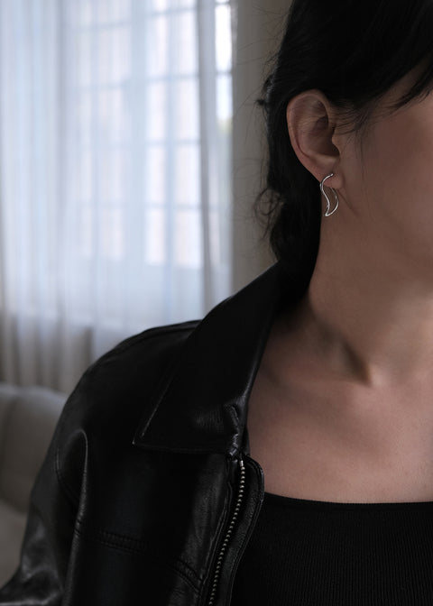 銀色優雅弧線耳環