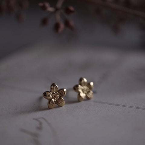 鈦鋼細緻小櫻花耳環