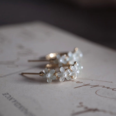 藍色珍珠小花弧形耳環