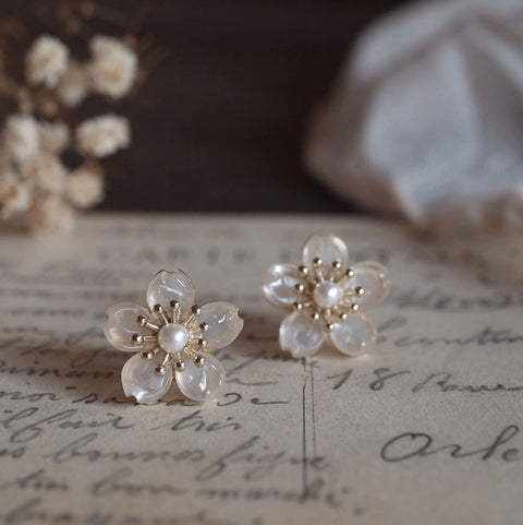 淺粉清透小櫻花耳環