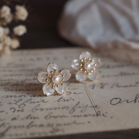 淺粉清透小櫻花耳環