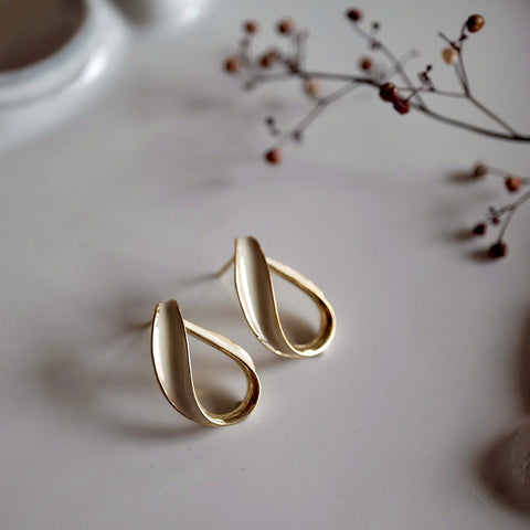 氣質白緞帶水滴耳環