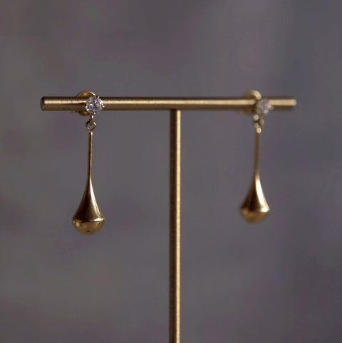 精緻小鑽金色水滴耳環