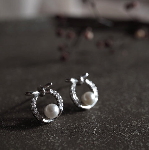 銀色珍珠小鑽紐結耳環