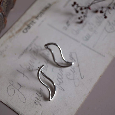 銀色優雅弧線耳環