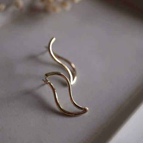 金色優雅弧線耳環