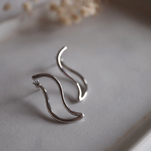 銀色優雅弧線耳環