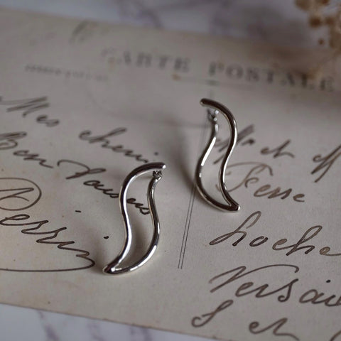銀色優雅弧線耳環