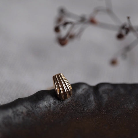 金色小巧瑪德蓮