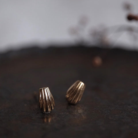 金色小巧瑪德蓮