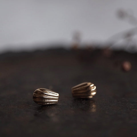 金色小巧瑪德蓮