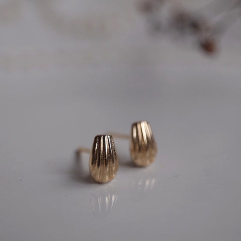 金色小巧瑪德蓮