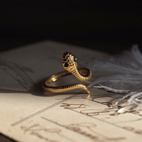 靈動立體盤蛇戒指