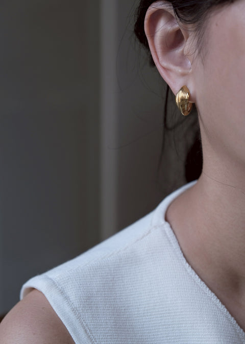 鈦鋼俐落貝殼耳環