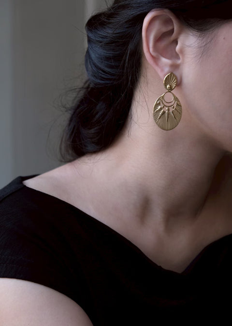 琳恩 • 日出山林