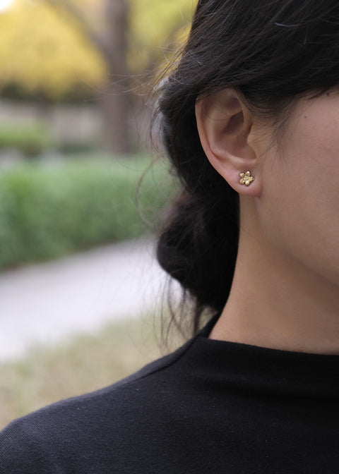 鈦鋼細緻小櫻花耳環