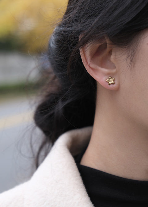 鈦鋼細緻小櫻花耳環