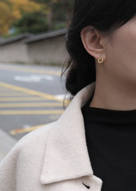 金色卡爾優雅弧線耳環