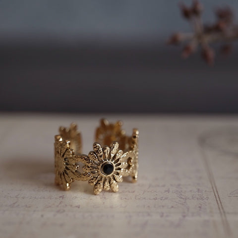 瓦爾特黑鑽雛菊蕾絲戒