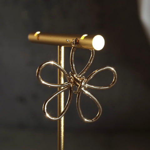 扭結線條金花耳環