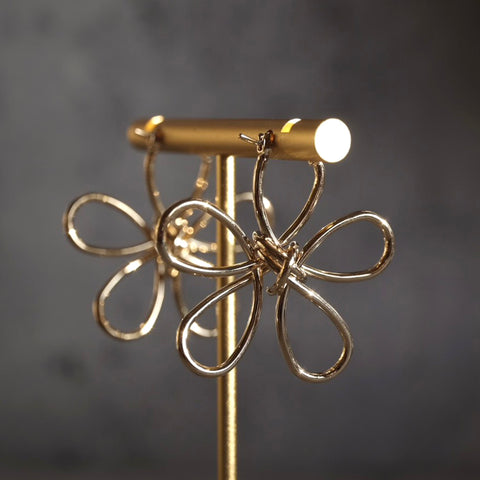 扭結線條金花耳環