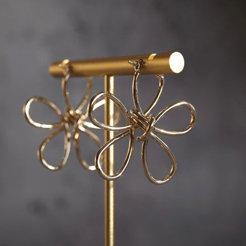 扭結線條金花耳環