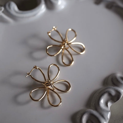 扭結線條金花耳環