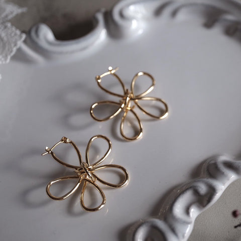 扭結線條金花耳環