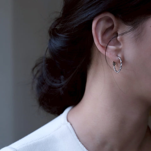 鈦鋼麻花圈圈耳環