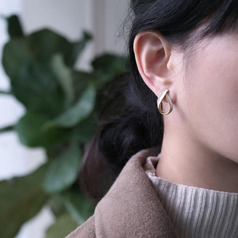 氣質白緞帶水滴耳環