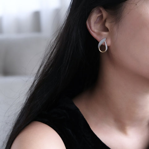 霧藍緞帶水滴耳環